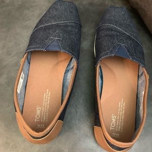 Size 11 men’s Toms
